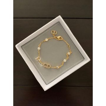 Replica Dior Clair D Lune Gold Finish Crystal Pearl Detail Diamond CD Charm Chain Bracelet For Ladies Low Price Jewelry B0668CDLCY_D301