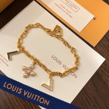  Luxury Louis Vuitton Blomming Supple  LV Paved Diamonds Charm Pearl Monogram Flower Pendant Yellow Gold Chain Bracelet 