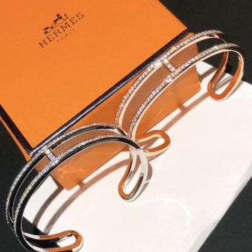 Replica Hermes 2021 Top Sale Paved Diamonds Classic H Logo Shape Cuff Bangle For Ladies Silver/Rose Gold Price UK