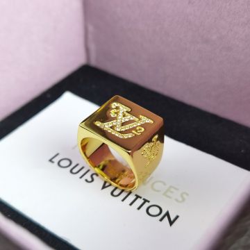  Louis Vuitton × Nigo LV² Collection Gold Squared Crystal LV Initials Strass Ring Foe Gentlemen Top Quality MP2689
