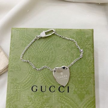 Replica Gucci Simple Style Silver Gucci Logo Heart Pendant Hot Selling Bracelet For Ladies Best Discount