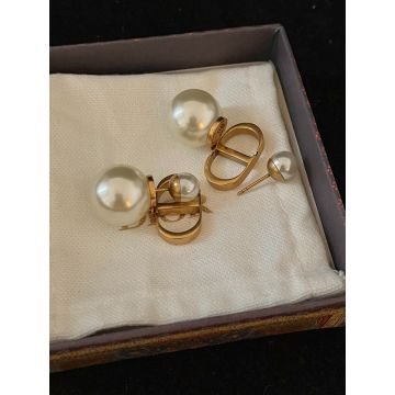 Replica Dior Tribales Antique Gold Finish Metal White Resin Pearl Detail Diamond CD Letter Pendant Elegant Women'S Earrings 