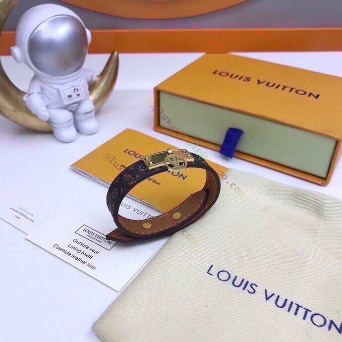 Louis Vuitton Ladies Logomania Collection Brown Monogram Canvas Circular LV  pendant Brass Decoration Logomania Bracelet M4150E